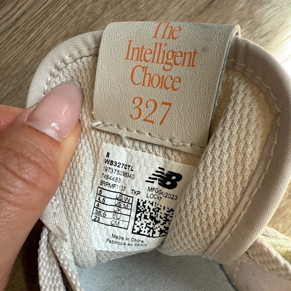 New Balance 327 Beige Sneakers - Picture 13 of 13